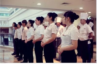 餐飲管理三板斧 從基礎到卓越的核心法則